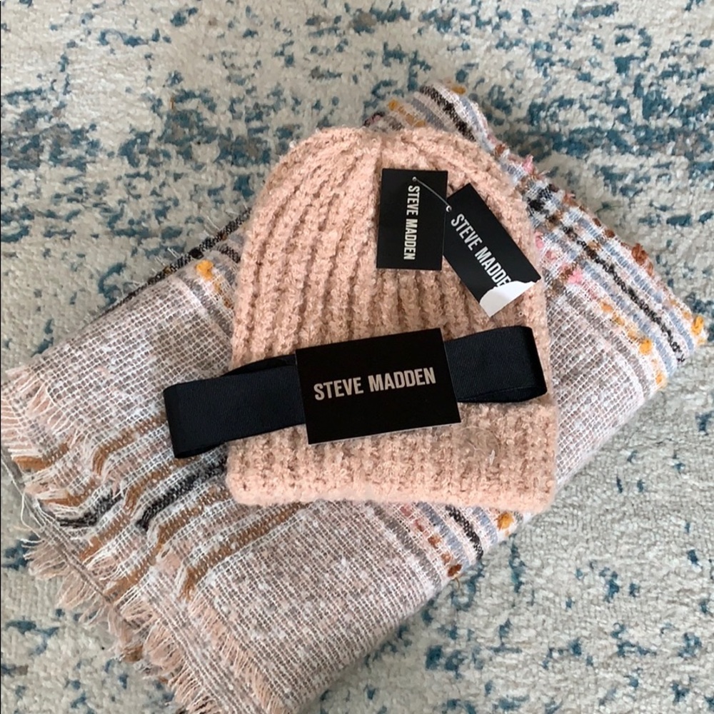 Steve Madden blanket scarf and hat combo